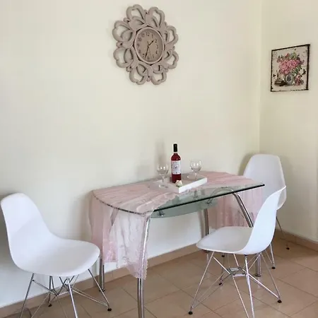 Apartment Iris Deluxe 1 *